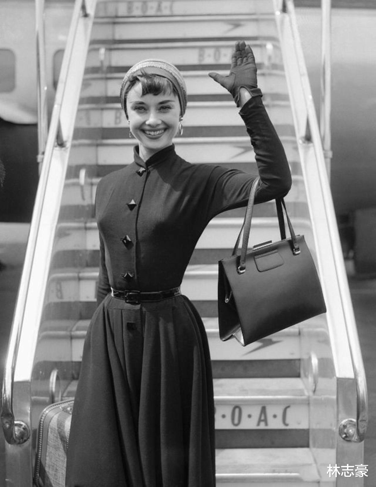 王祖贤|无法重拍瞬间：穿泳装吸烟的张国荣，图13王祖贤被砸的满头白灰～