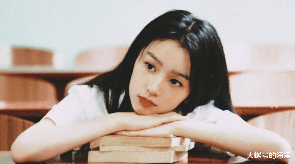 雄狮少年|张婧仪和周也，在长相上，谁的气质更胜一筹？