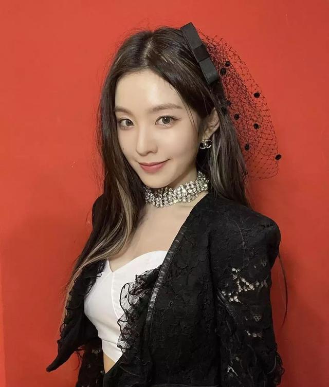 裴珠泫|SM家族演唱会Irene暴瘦模样引讨论!双颊凹陷让韩网联想到宋慧乔