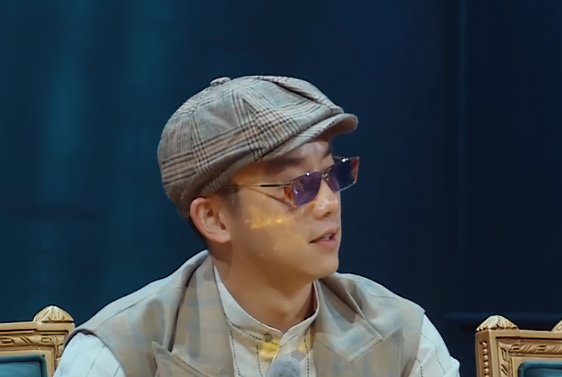 郑恺|奔跑吧9：为啥郑恺一直戴眼镜，原因难以接受，就杨颖自己心疼他