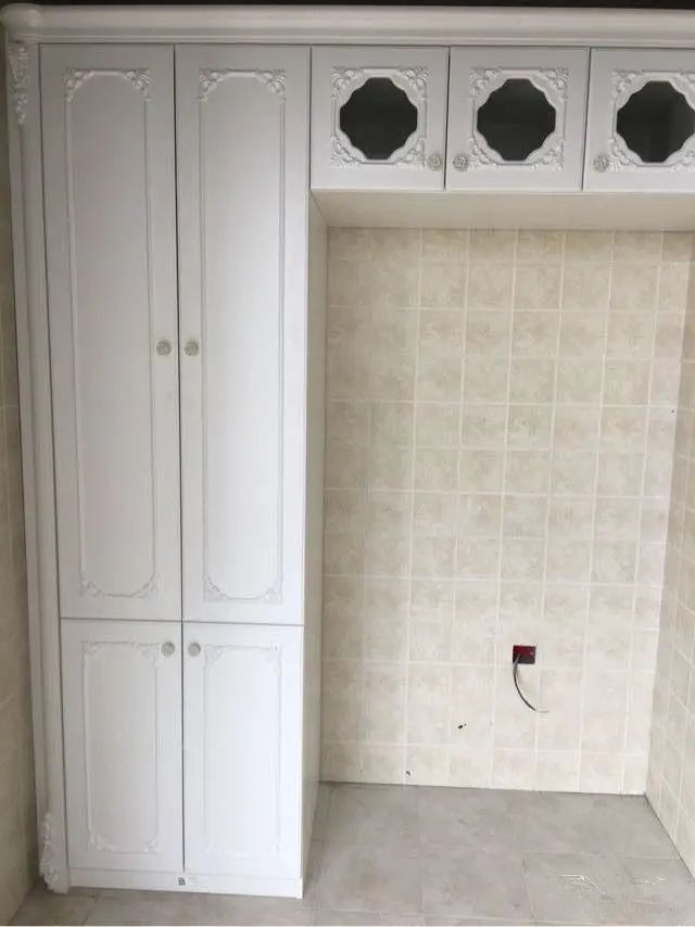 装修时尚家|木工师傅为我家打的柜子和吊顶，包工包料花了8万，大家看值吗？