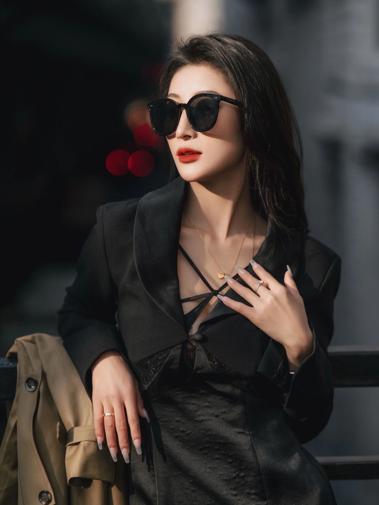 |辛辛苦苦做成绩，同事却当领导面挑三拣四，该怎么办