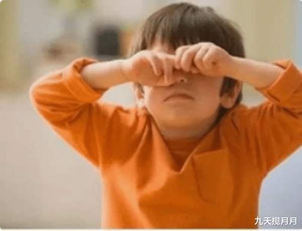 九天揽月月|短短20分钟之内上海小男孩的眼球被溶化!医生:这个东西家家有