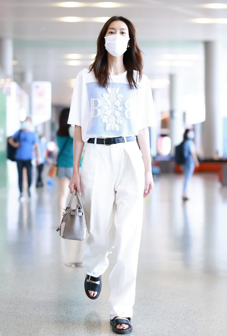 红珊瑚me|夏天怎么少得了白色阔腿裤，清新凉爽有仙气，怎么穿都好看