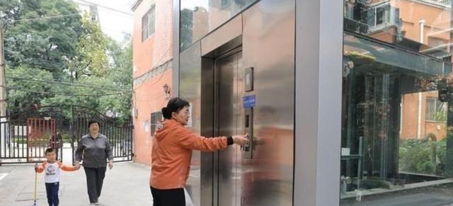 为娃学画丫|老旧小区装电梯遭到反对？“新提议”提出，1层、6层也同意了