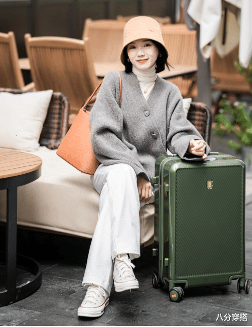 八分穿搭 冬季保暖穿搭少不了针织衫，借鉴这几组搭配思路，温柔保暖还洋气