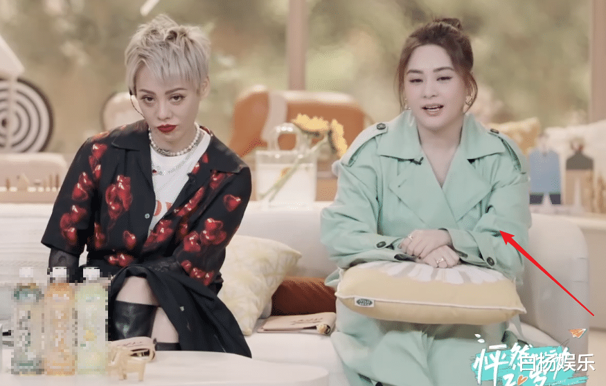 赵丽颖|阿娇离婚后首参加综艺，40岁身材走样胖到认不出，当真这么放飞？