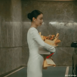 倪妮|还在容貌焦虑？看看倪妮的小肚子、杨幂的双下巴、热巴的满脸痘吧