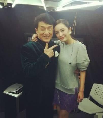 杨幂|杨幂和成龙一起代言摩托车,杨幂报酬是600元,后来却多得了5万