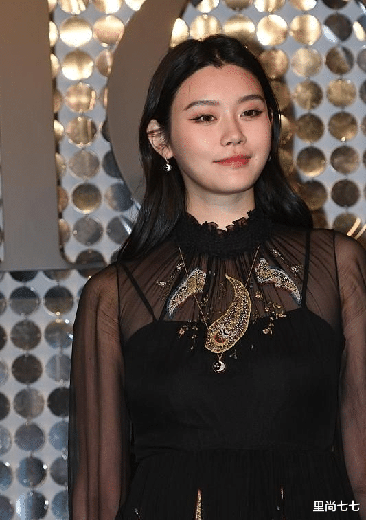 奚梦瑶|奚梦瑶官宣怀二胎！首晒1岁半儿子正脸，3月红毯秀身形臃肿孕味浓