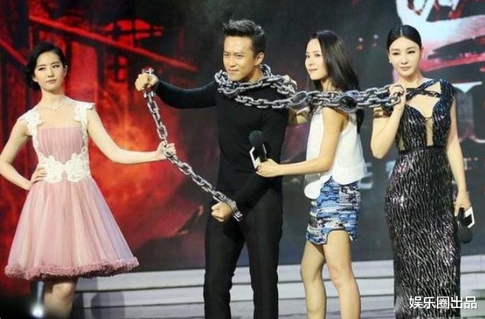 邓伦|柳岩8年前宣传电影的照片被翻出,造型充满诚意,站位尽显心酸