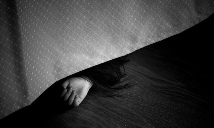 中年女同学自救指南 女子好心让陌生男上车充电,却遭对方性侵勒死,男子还在女子家大吃大喝