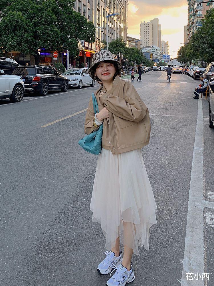 蓓小西|不同裙子不同造型，时髦的单品在精不在多，早秋这些搭配就超亮眼