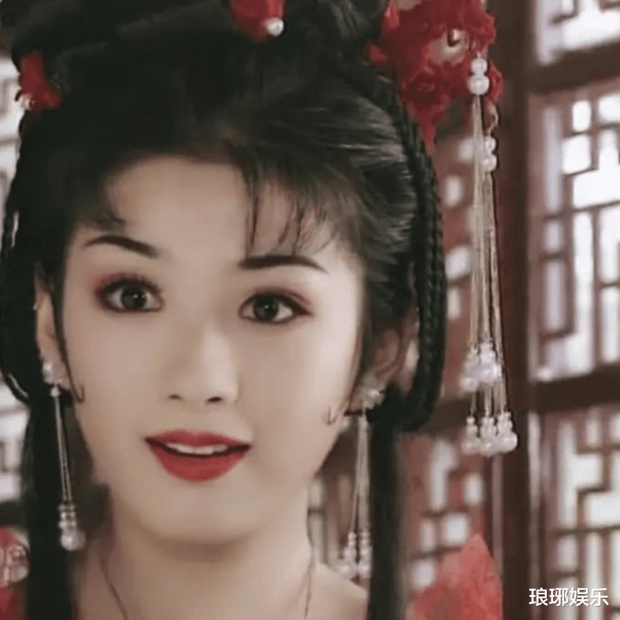 黄奕|43岁黄奕晒出婚纱照，身形纤细好年轻，这皮肤状态丝毫不显老