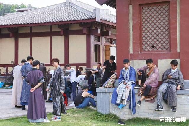 横店|横店“20万群演”的现状：懒汉的天堂，疯子的乐园，光棍的世界