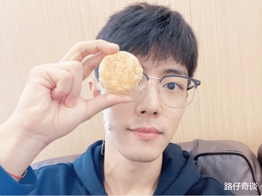 明星素颜|娱乐圈整顿见成效，有人故意把脸涂黑，顶流明星全素颜