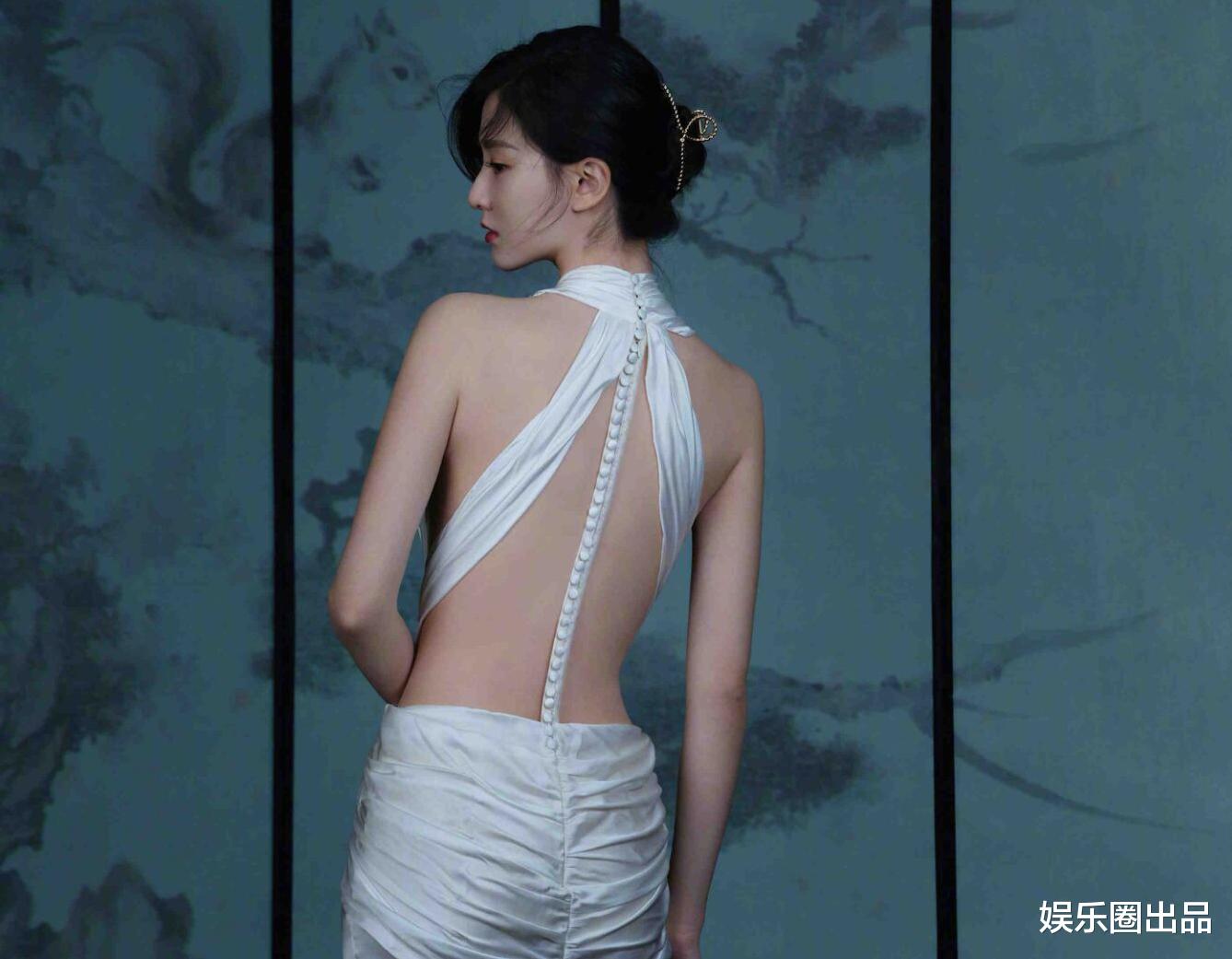 乔欣|乔欣以为自己背部很美,一周晒两次背部美照,评论区内容却扎心了