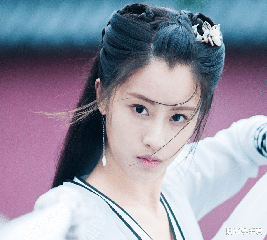 小龙女|《神雕侠侣》也再次被翻拍，新版小龙女被吐槽，颜值还没有李莫愁高