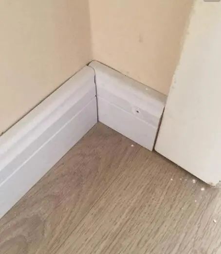 先铺木地板还是先装门？头一次装修搞不懂，很多人被坑惨了！