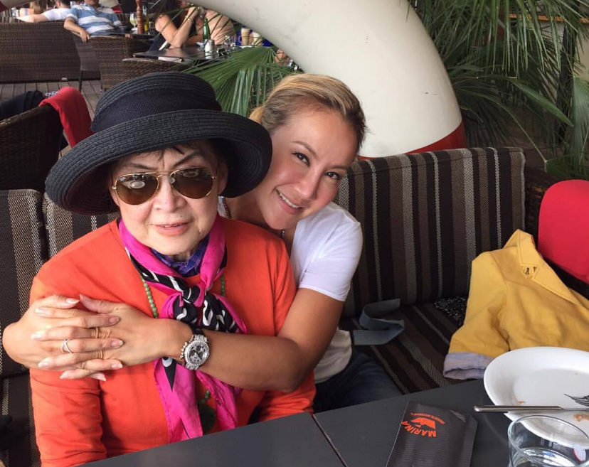 二手车 李玟83岁母亲在香港市区遭野猪袭击，导致多处骨折、右半身瘫痪