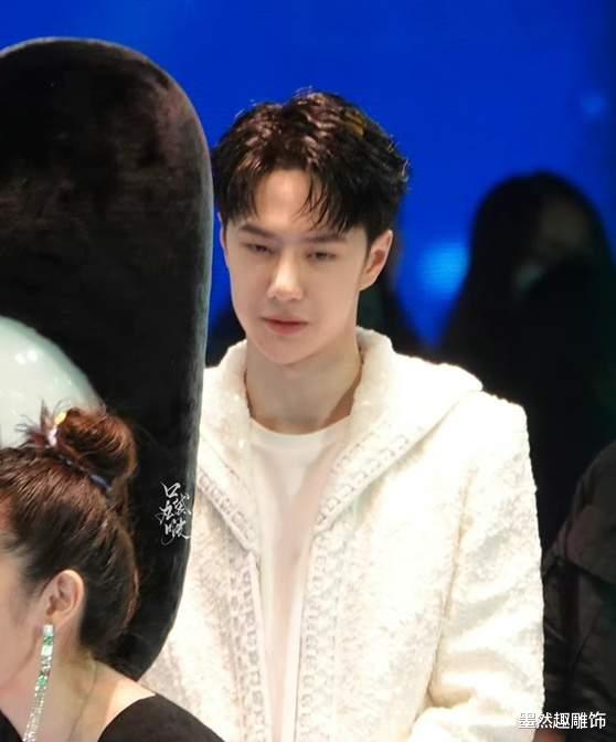 王一博|王一博生图太帅气了,无滤镜无P图让人心动,这状态比肖战好多了