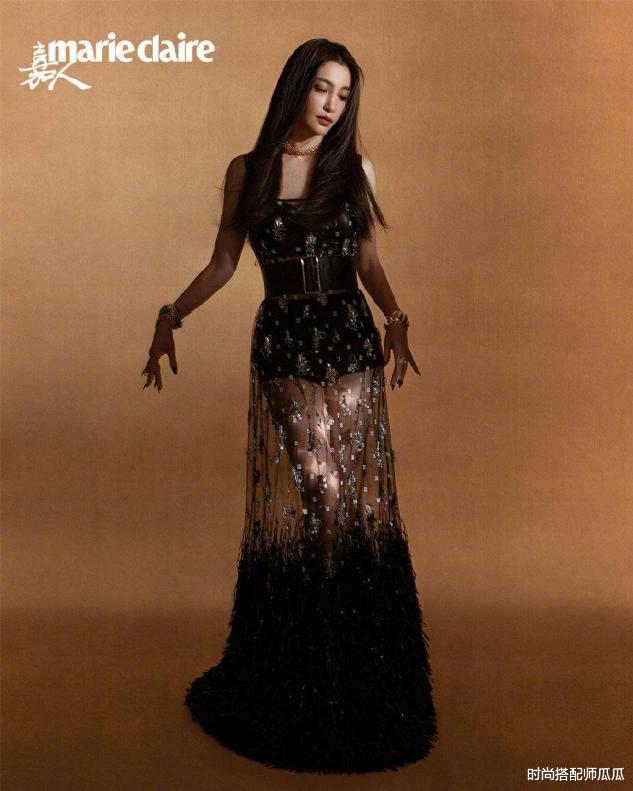 时尚搭配师瓜瓜|被李冰冰惊艳了，挑战爆炸头拍古典大片，“电影脸”自带高级感