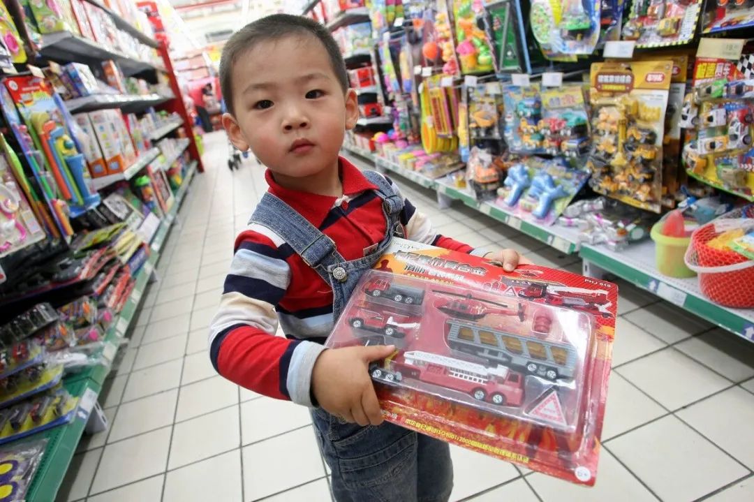 饭饭妈妈育儿|给孩子买太多玩具，除了会影响孩子的专注力外，还有这些“伤害”