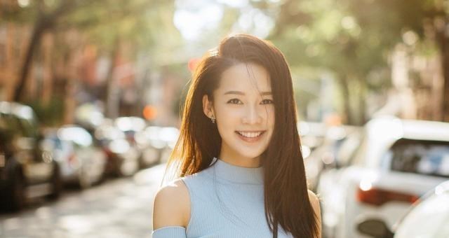 李沁|李沁帮邓伦介绍资源？两人没有恋人的关系，李沁为什么会古道热肠