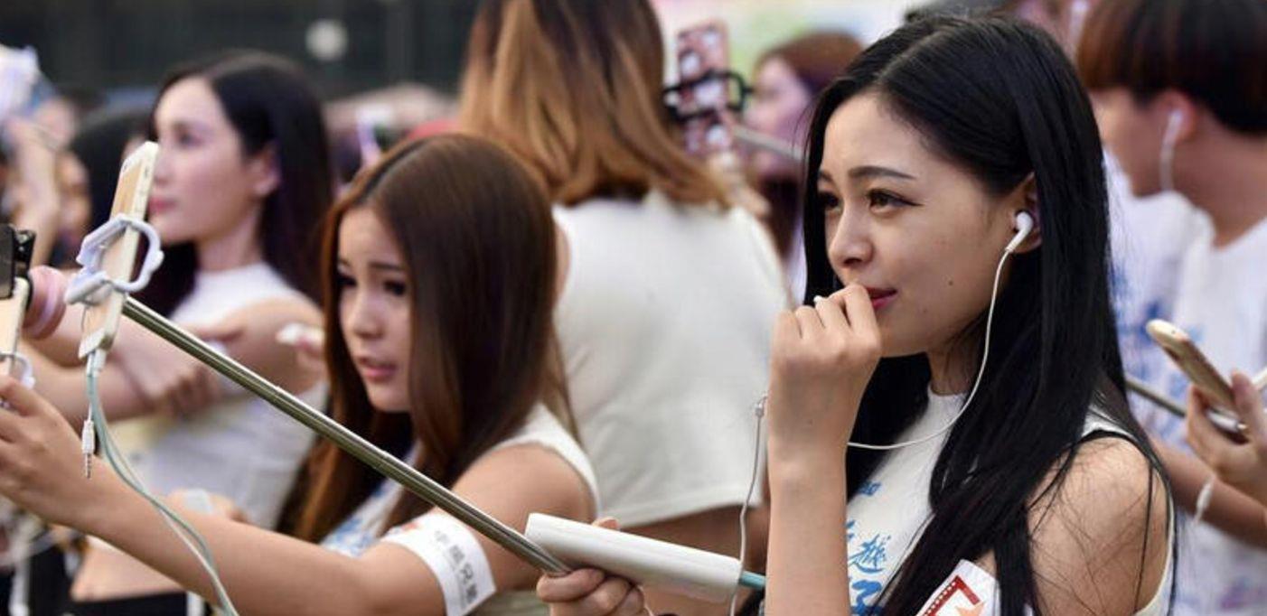 女主播|榜1大哥又崩溃了？女主播跟20多人“恋爱”，日入7万全给自家老公