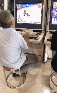 鑫宝聊育儿|搞笑瞬间：这是我弟弟，第一次踏入社会，去哪工作不容易被人欺负