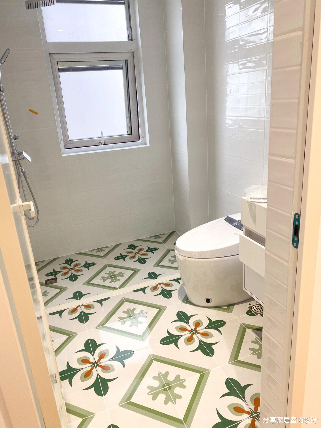 她家装修日式原木风，定制的柜子非常喜欢，电视墙很实用！