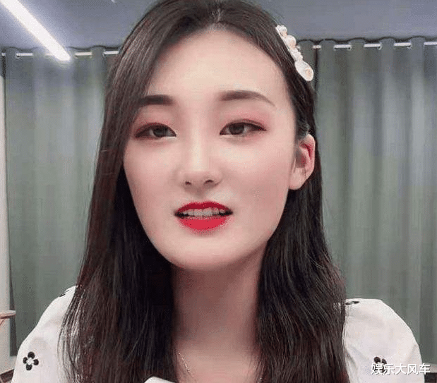 表情包|为赚钱无下限?陈亚男妈妈为痔疮广告做代言,官媒力挺:好用