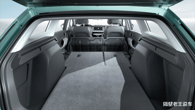 6萬級唯一的“休旅車”，軸距2米7，車內放得下“雙人床”，堪稱移動房車-圖3