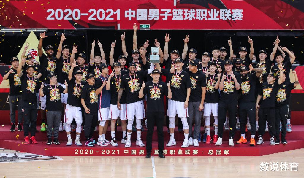 广东男篮|广东男篮刚夺冠就作出重要决定！全队一起行动，真不愧是十一冠王