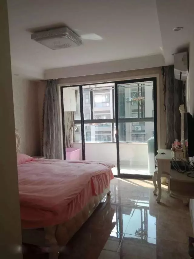 人生第一套70平新房,终于装修完工啦,效果还不错,一家人很满意