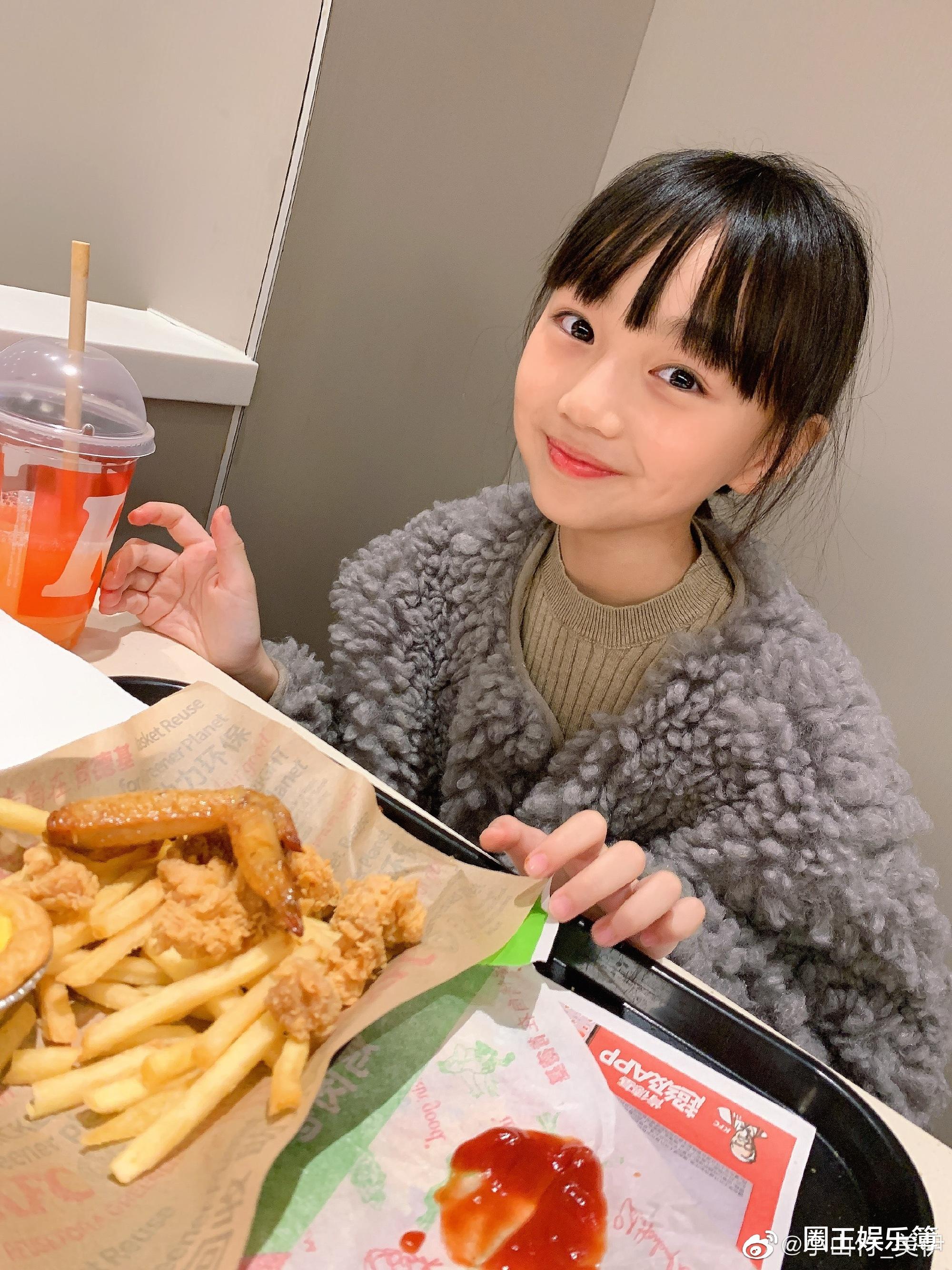 李汶翰|《爸爸去哪儿》邓伦的“女儿”小山竹也拍电影了,9岁变美变淑女