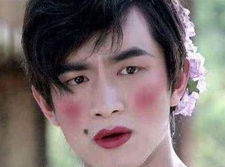 张馨予|饶了观众吧，同样是女扮男装，有人美到失魂，有人丑到惊人