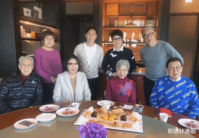 周柯宇|香港演艺圈老戏骨罕见聚会！有人做完开颅手术，有人获周润发亲自按摩