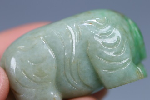 翡翠|清代,老翡翠太平有象中通孔挂坠