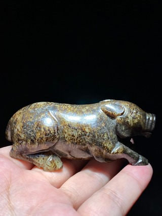 和田玉籽料|明 和田玉籽料 黑沁 玉猪