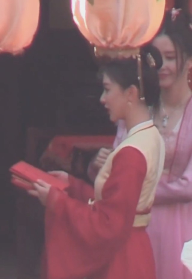 孔雪儿 女明星为了上镜有多拼,穿湿衣服演戏,吃水煮萝卜白菜都是常态