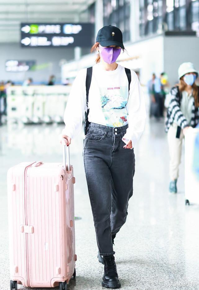 阿Sa|一点看不出蔡卓妍39了,薄纱裙配蓝粉亮片好轻柔,苹果肌饱满充实