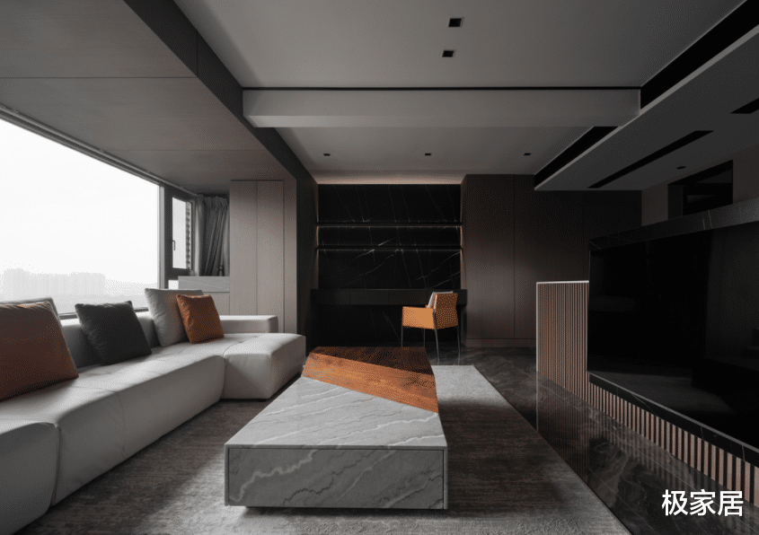 坐拥超大观景阳台,线条勾勒出力量感,筑成独特的三居室