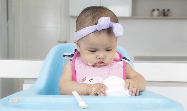 家有小甜椒儿|饭渣和饭神之间隔着一位追着喂饭的家长，让孩子自主进食真的难吗