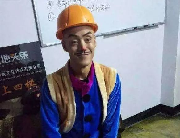 熊出没|53岁的“光头强”:曾经娶娇妻住别墅,如今靠跑摩的吃饭