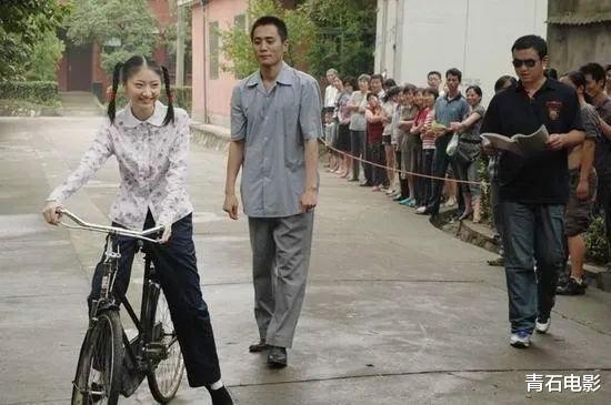 景甜|景甜的“觉悟”，撕开了多少中年女星的“遮羞布”？