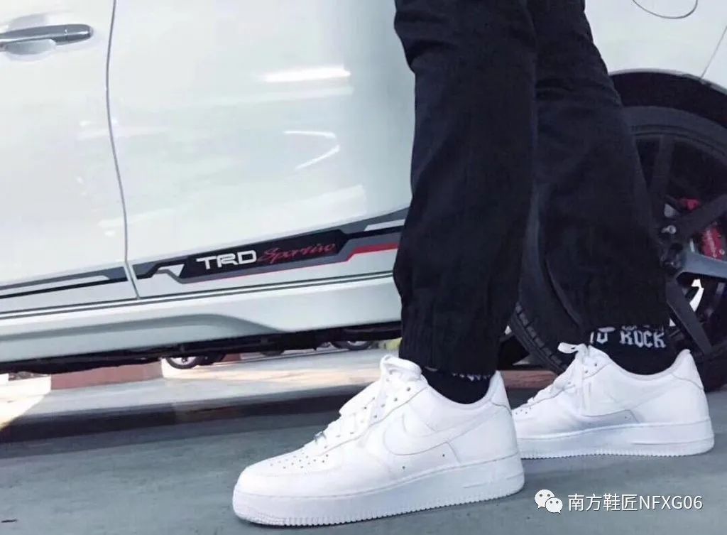 南方鞋匠|纱衣材质鞋舌，酷似胜利女神装扮！这款Air Force 1 很有创意