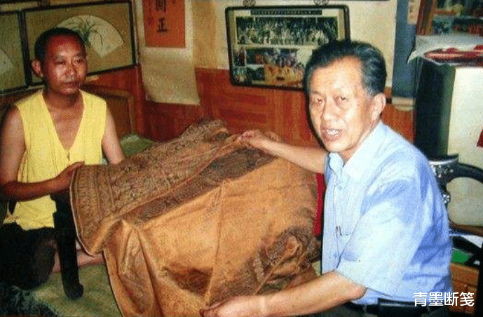 文玩|大盗孙殿英扔掉一张“破被子”，被工薪族9万捡漏，现在价值上亿