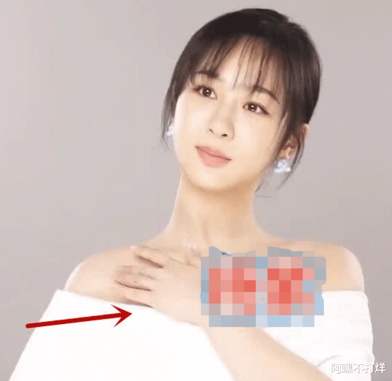 杨紫|为啥杨紫拍照不喜欢露手？看清她手部特写后，网友：上帝真公平