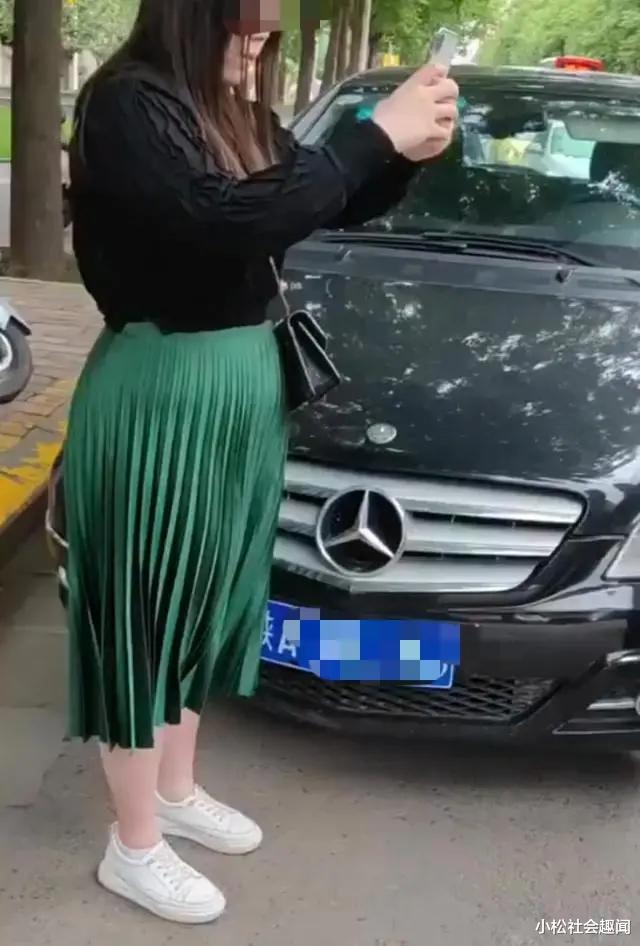 小松社会趣闻 陕西:女司机违停,交警要求挪车还大放厥词:你就是为人民服务的
